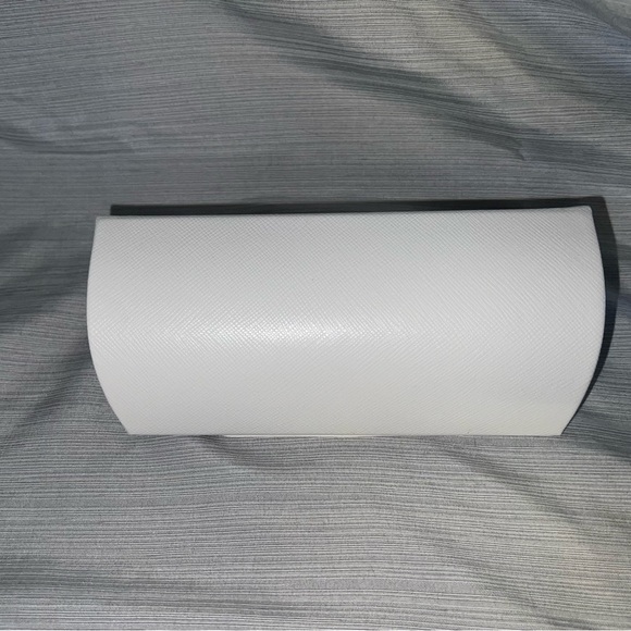 NWOT MICHAEL KORS WOMAN’S ROUND SUNGLASSES WITH CASE - Picture 7 of 9